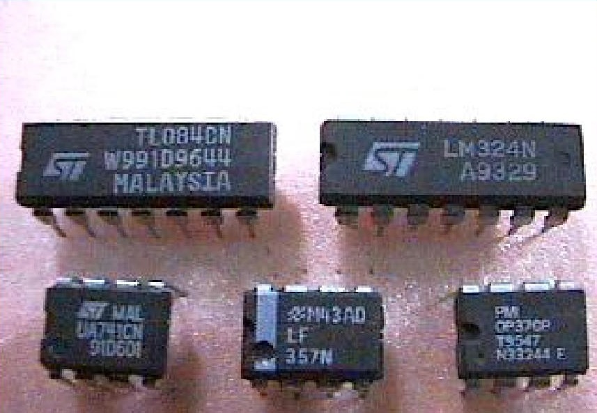 Integrated operational amplifier